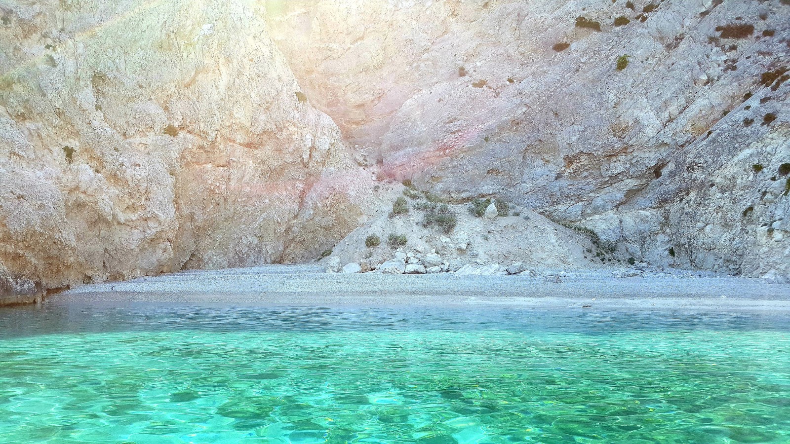 Photo de X-Beach avec petite baie