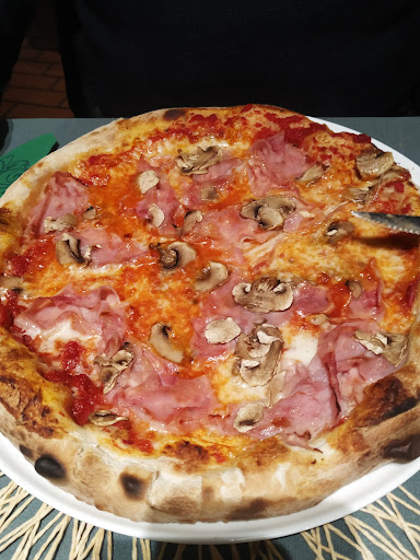 Pizzeria e Piscina - La Colombara in Occhiobello, Provincia di Rovigo