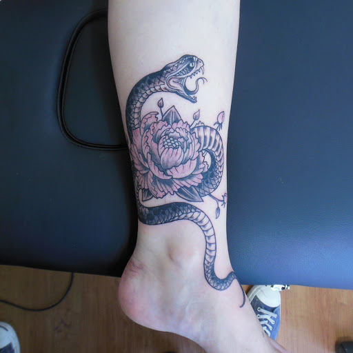 Tattoo Shop «Bell & Iron Tattoo», reviews and photos, 3512 Grand Ave, Oakland, CA 94610, USA