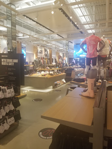 Clothing Store «Under Armour Brand House», reviews and photos, 7977 Tysons Corner Center, Tysons, VA 22102, USA