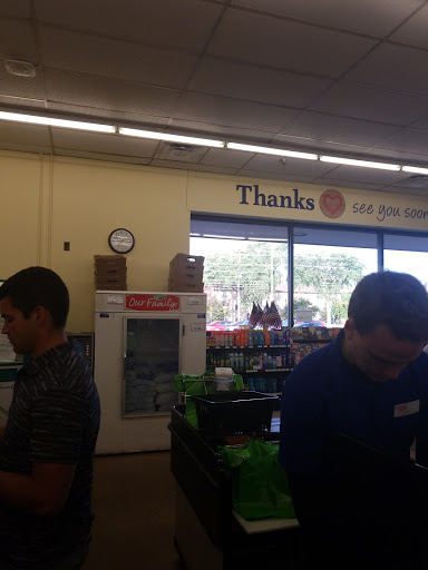 Grocery Store «Family Fare Supermarket», reviews and photos, 724 N University Dr, Fargo, ND 58102, USA