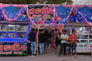 Taqdir bhelpuri and pavbhaji center image