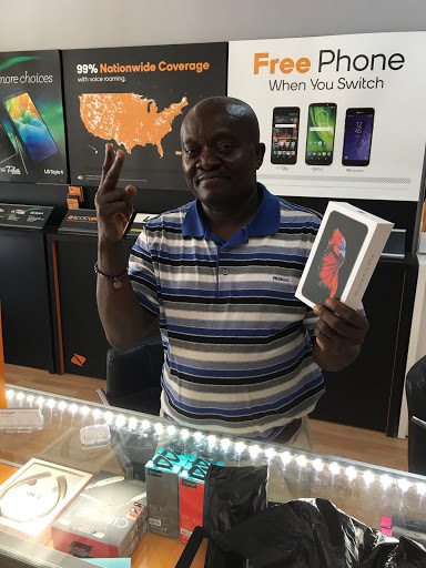 Electronics Repair Shop «Boost Mobile By Smile Wireless 2», reviews and photos, 5442 Central Florida Pkwy, Orlando, FL 32821, USA