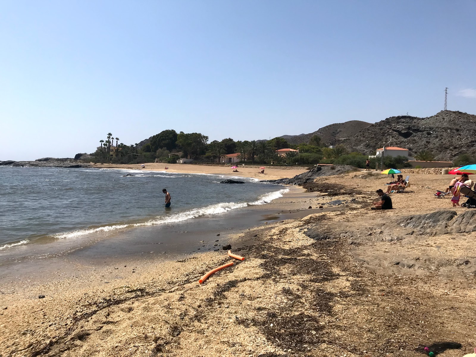 Fotografie cu Playa Cala Panizo cu nivelul de curățenie in medie