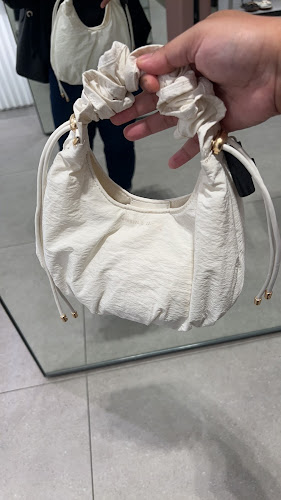 CHARLES & KEITH - Clothing store