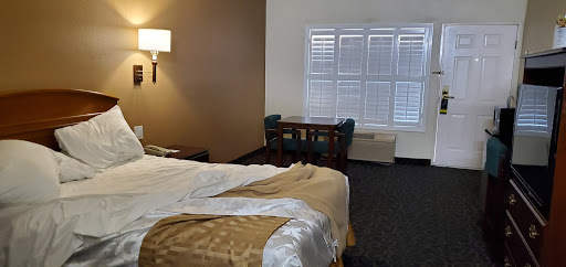 Days Inn & Suites by Wyndham South Gate image