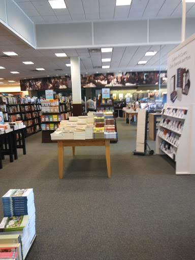 Book Store «Barnes & Noble», reviews and photos, 3120 Fairlane Dr, Allen Park, MI 48101, USA