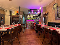 Atmosphère du Restaurant de spécialités perses Les 2 ours - Chez Elham à Paris - n°8