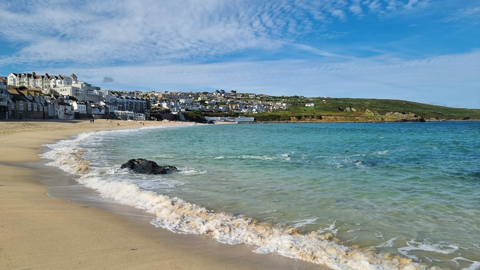 Photo of Porthmeor beach with partly clean level of cleanliness