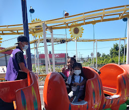 Plaza Mundo Divertido photo