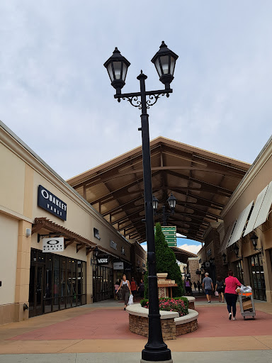 Shopping Mall «Charlotte Premium Outlets», reviews and photos, 5404 New Fashion Way, Charlotte, NC 28278, USA