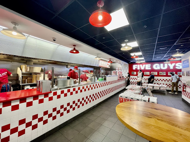 Opinii despre Five Guys Plaza Singapura în Singapore - Restaurant