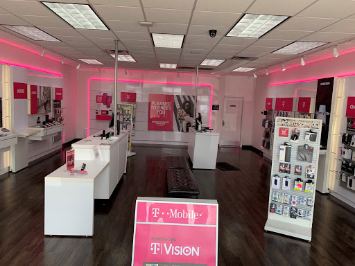 Cell Phone Store «T-Mobile», reviews and photos, 432 E 162nd St, South Holland, IL 60473, USA