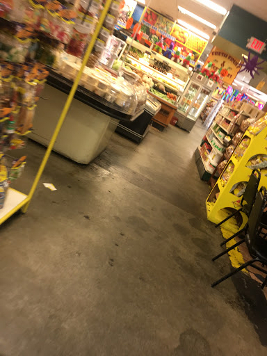 Mexican Grocery Store «La Huerta Mexican & Latin Market», reviews and photos, 405 E Smith St, Kent, WA 98030, USA