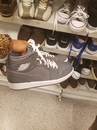 Clothing Store «Ross Dress for Less», reviews and photos, 1141 5th St, Miami Beach, FL 33139, USA