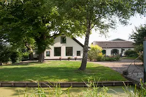 Chestnut Farm House & Lodge image