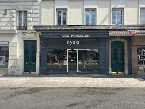 nysa cavistes. à Clichy