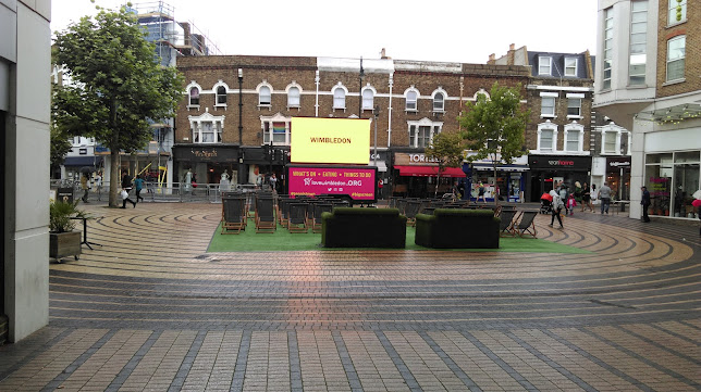 Comments and reviews of Wimbledon Town Centre, Piazza