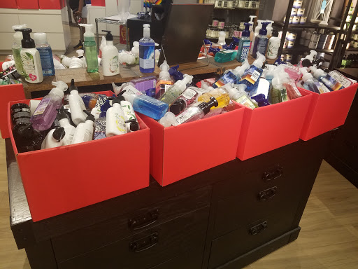 Beauty Supply Store «Bath & Body Works», reviews and photos, 123 4 Seasons Town Center Ent, Greensboro, NC 27427, USA