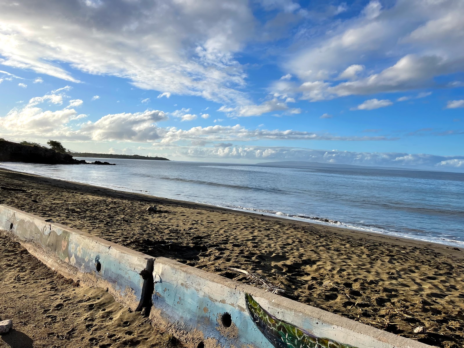 Φωτογραφία του Awalua Beach με ευρύχωρη ακτή