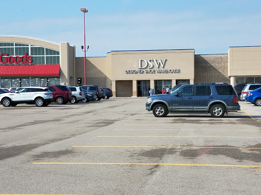 Shoe Store «DSW Designer Shoe Warehouse», reviews and photos, 6636 E State St, Rockford, IL 61108, USA