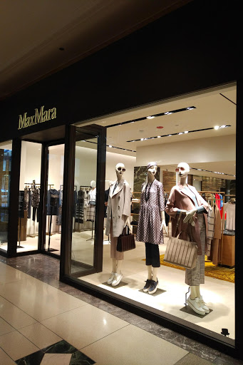 Shopping Mall «900 North Michigan Shops», reviews and photos, 900 N Michigan Ave, Chicago, IL 60611, USA