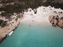 Cala Soraya Plajı'in fotoğrafı düz bir kıyı şeridi ile birlikte