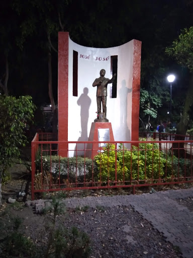 Estatua de José José