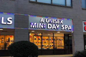 Glam A Unisex Mini Day Spa image