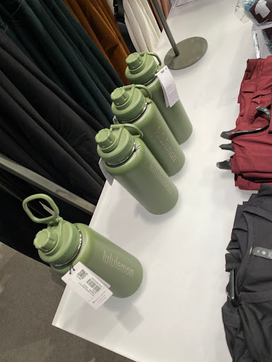 Sportswear Store «lululemon», reviews and photos, 750 Spectrum Center Dr, Irvine, CA 92618, USA