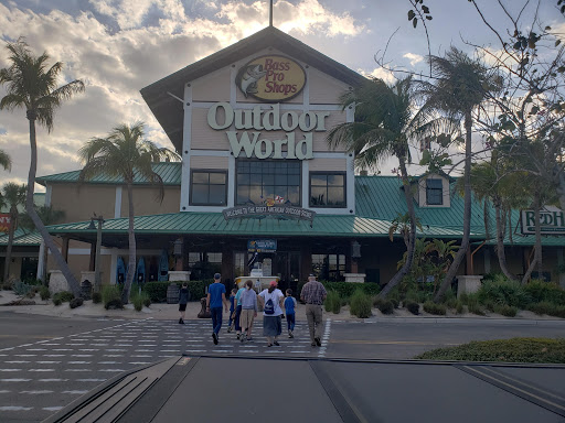 Sporting Goods Store «Bass Pro Shops», reviews and photos, 10040 Gulf Center Dr, Fort Myers, FL 33913, USA
