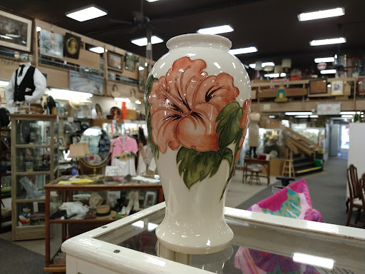 Antique Store «Midtown Antique Mall», reviews and photos, 301 Main St S, Stillwater, MN 55082, USA