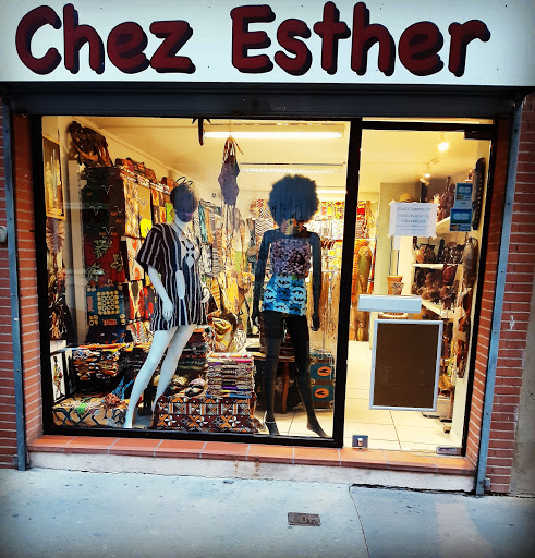 Chez Esther boutique africaine de tissus wax, statuettes, bijoux.