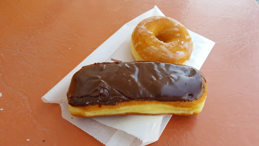 Donut Shop «Donut Hut», reviews and photos, 2025 W Magnolia Blvd, Burbank, CA 91506, USA
