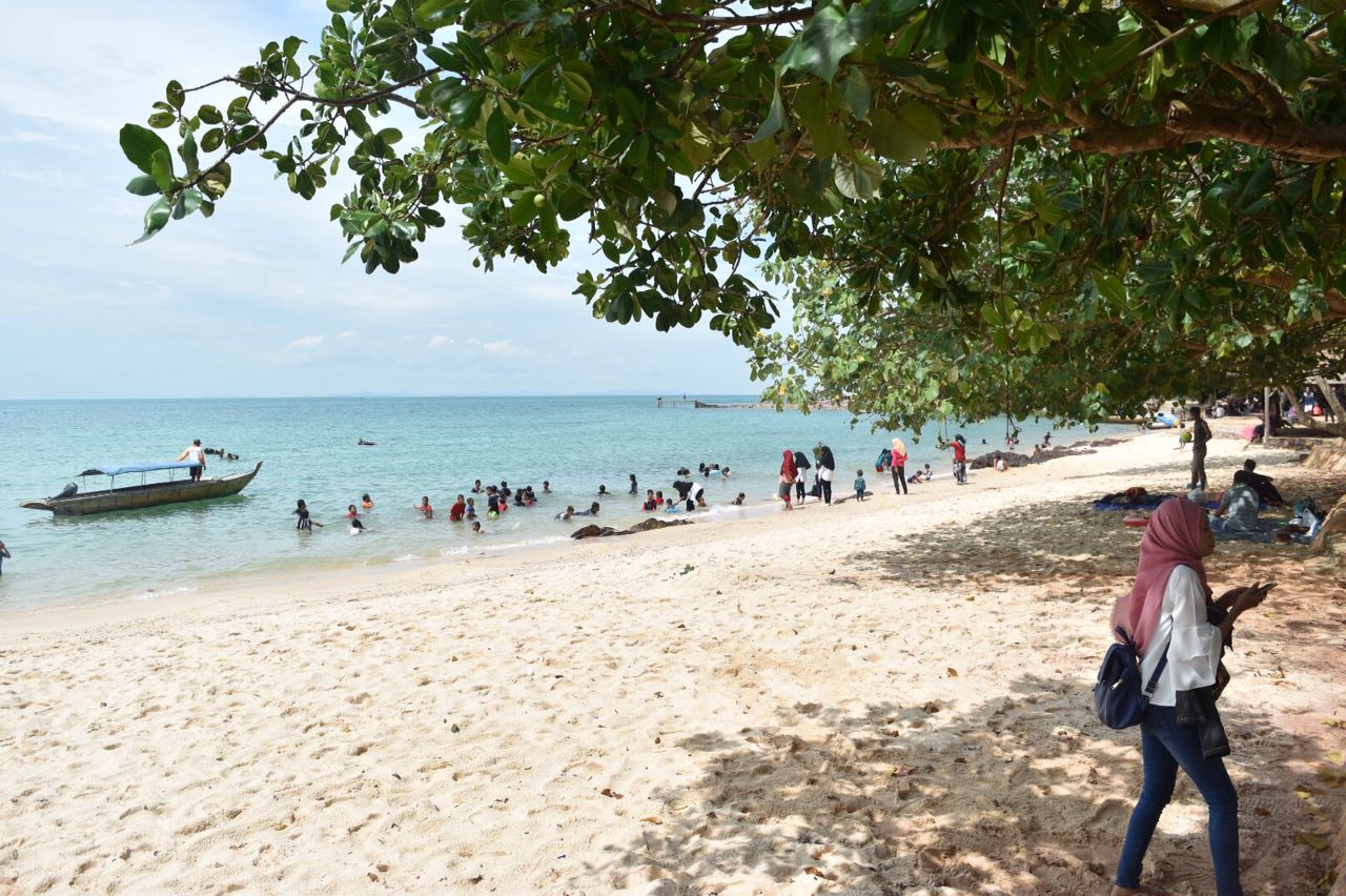 Zdjęcie Mirota Beach z powierzchnią beżowy piasek