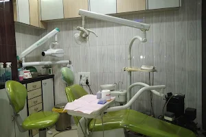 Chintamani Dental Care Center (Dr Amol Dhokar MDS & Dr Pooja Dhokar BDS) image