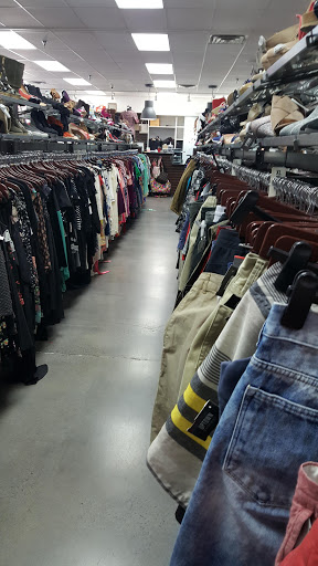 Clothing Store «Uptown Cheapskate», reviews and photos, 8228 E 61st St #101, Tulsa, OK 74133, USA