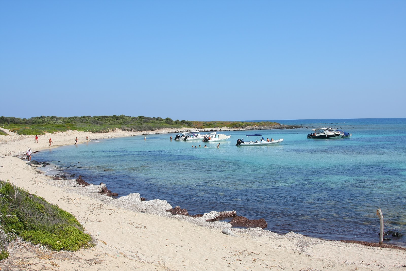 Foto de Psathoura Beach con arena beige superficie