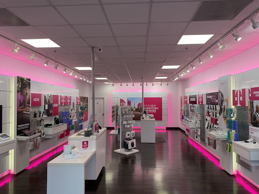 Cell Phone Store «T-Mobile», reviews and photos, 202 S Washington St, Oxford, MI 48371, USA