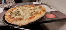 Pizza du Pizzeria La Scudéria Pizzéria Restaurant à Saint-Michel-de-Maurienne - n°10