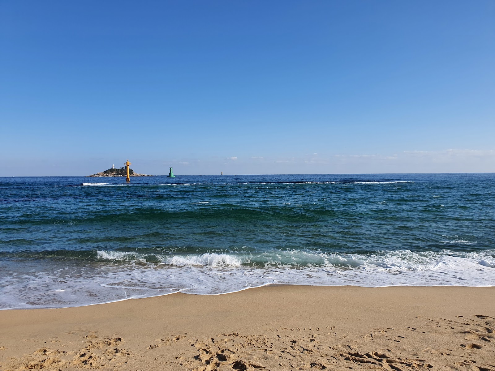 Φωτογραφία του Sokcho Beach και η εγκατάσταση