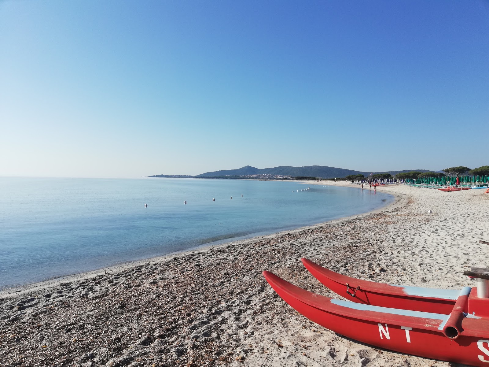 Foto van Spiaggia Li Cuppulati met ruim strand