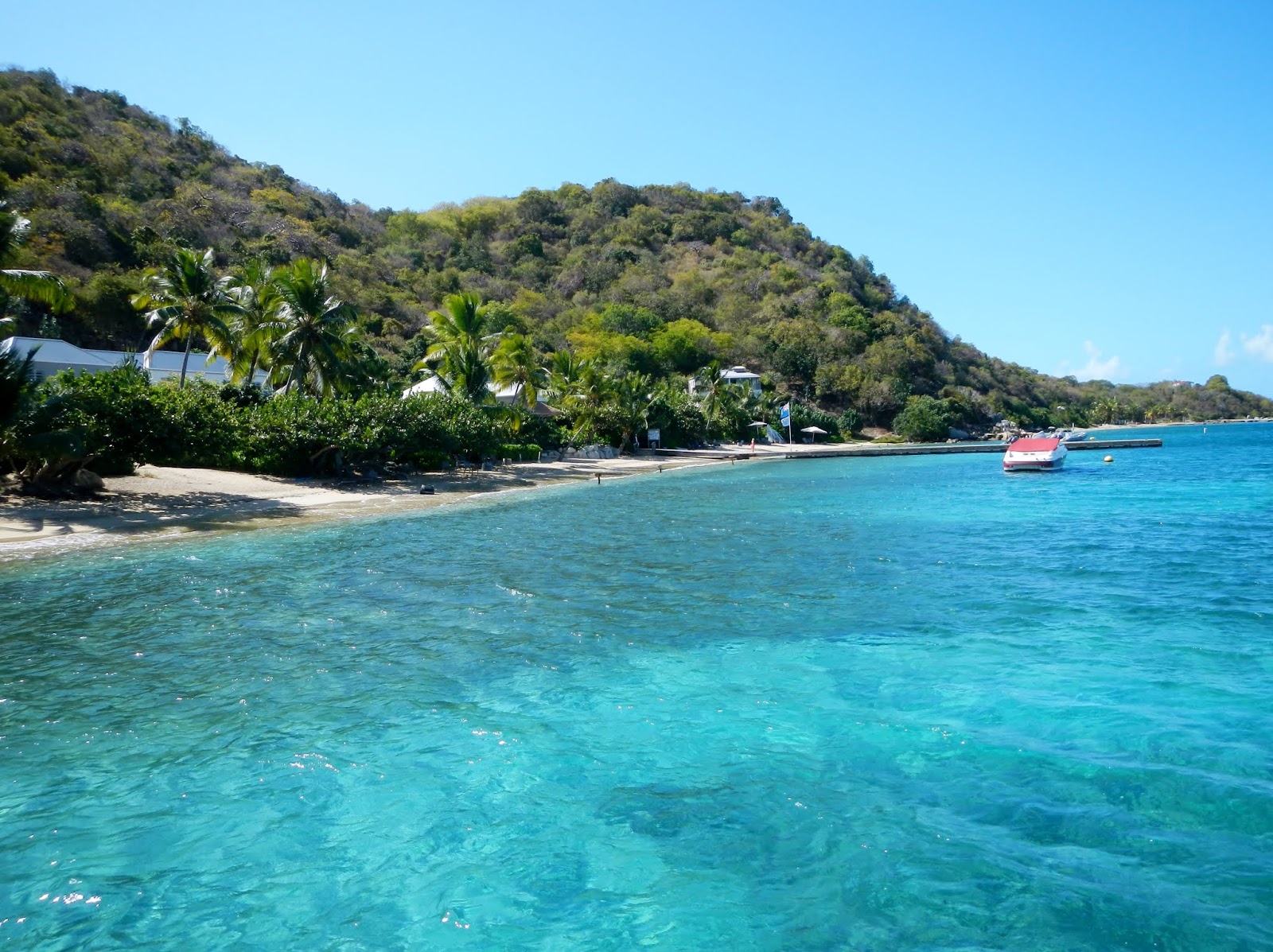 Zdjęcie Cooper Island beach z powierzchnią drobny beżowy piasek