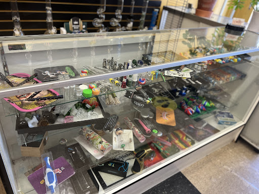 Tobacco Shop «Cherry Smoke & Skate Shop», reviews and photos, 418 Cherry Ave, Long Beach, CA 90802, USA