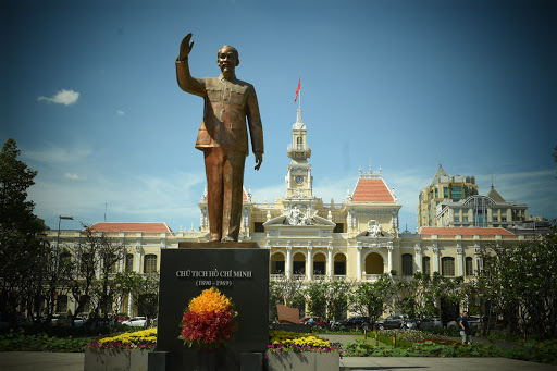 Hồ Chí Minh Statue