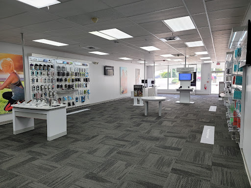 Cell Phone Store «GoWireless Verizon Authorized Retailer», reviews and photos, 23 Park St, Essex Junction, VT 05452, USA