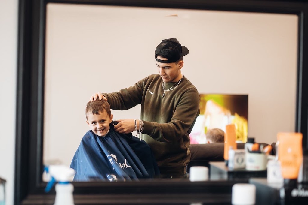 Brady’s Barbershop ‘Blades & Fades’ 37083