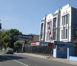 Skyline Cafe & Resto photo