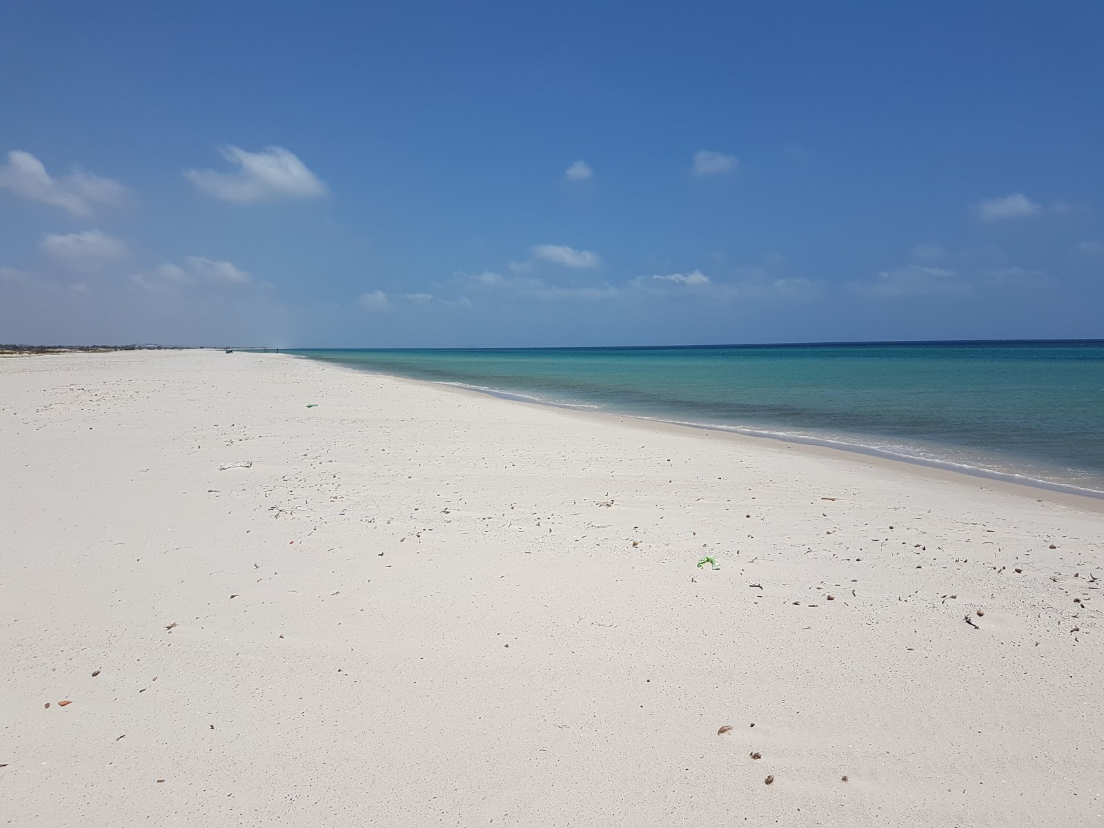 Foto av Menzel Or beach med ljus fin sand yta