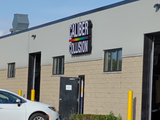 Auto Body Shop «ABRA Auto Body & Glass», reviews and photos, 1321 Chase St, Algonquin, IL 60102, USA